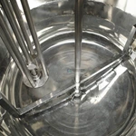 Wall scraping mixing emulsion tank